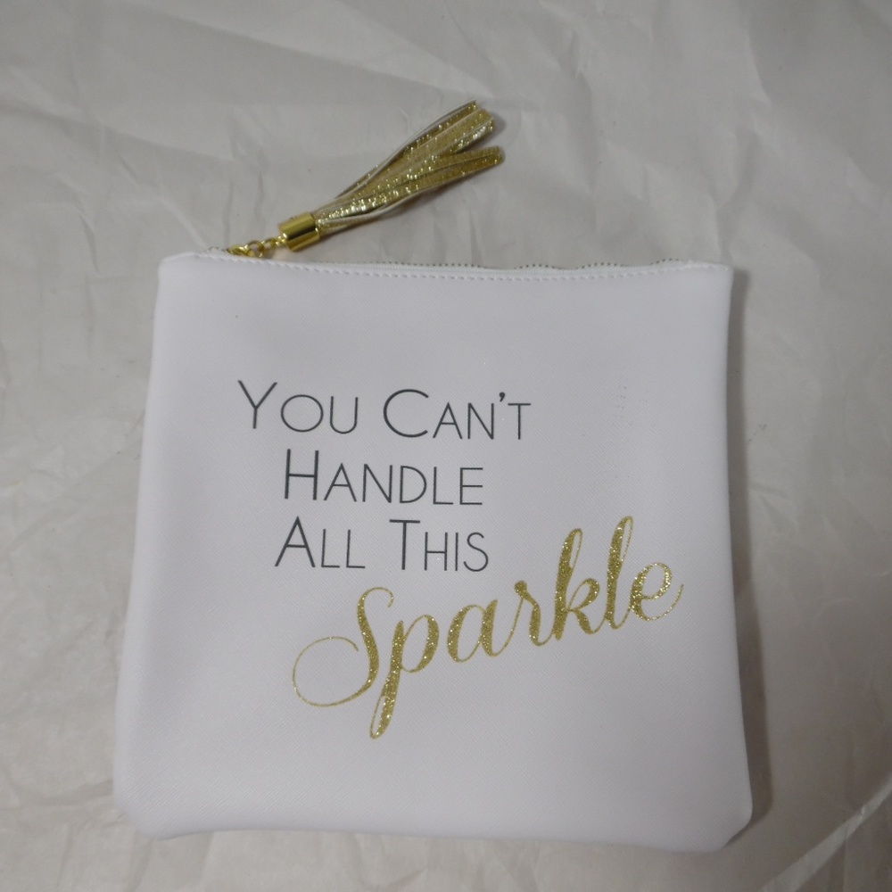 Vinyl case white 8.5X8.5 zipper closing.gold lips